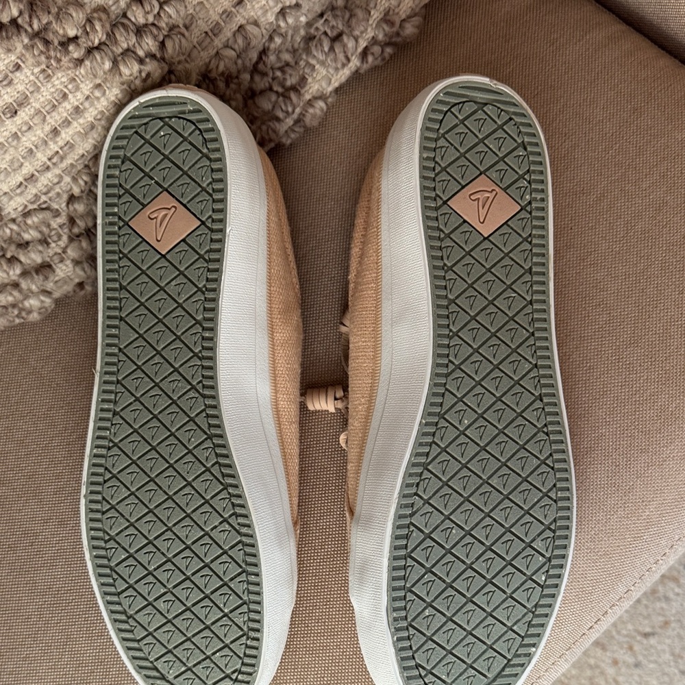 Sperry Women's Beige Canvas Sneakers - Picture 5 of 8